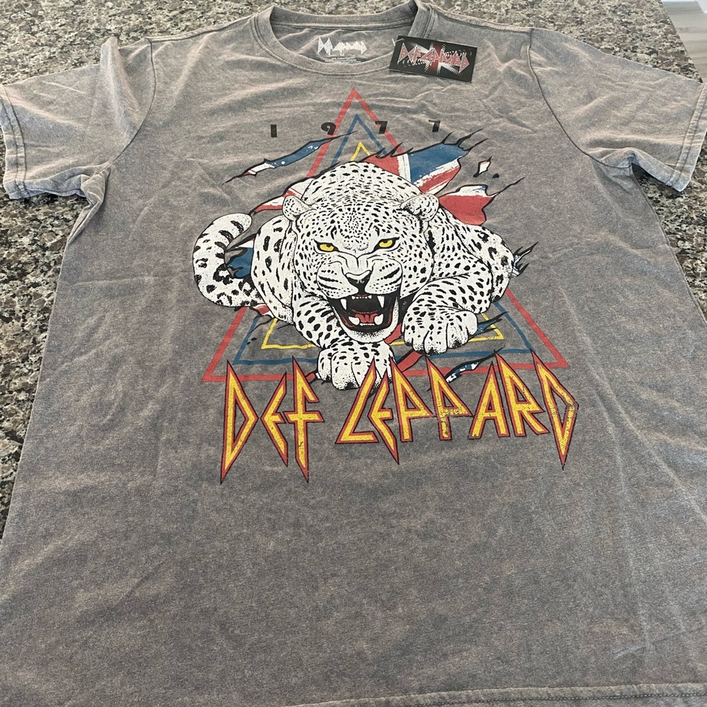 Def Leppard Gray Graphic Tee (New)